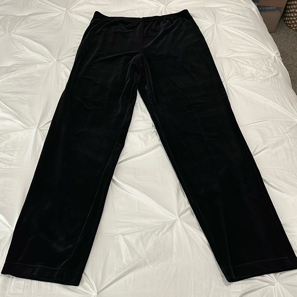 Black valor pants by Louis Dell’Olio size M.
